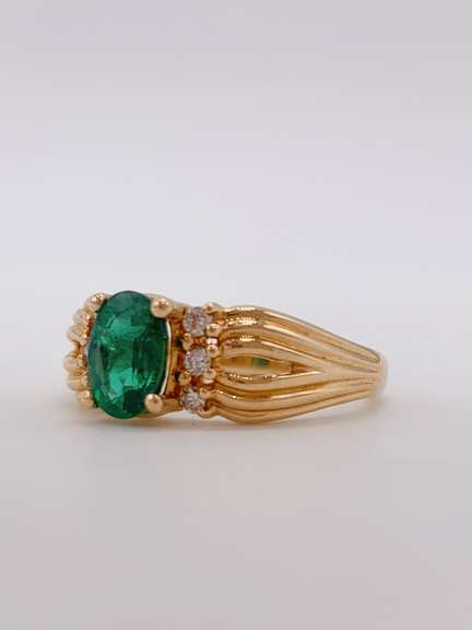 18kt Yellow Gold Emerald & Diamond Cocktail Ring