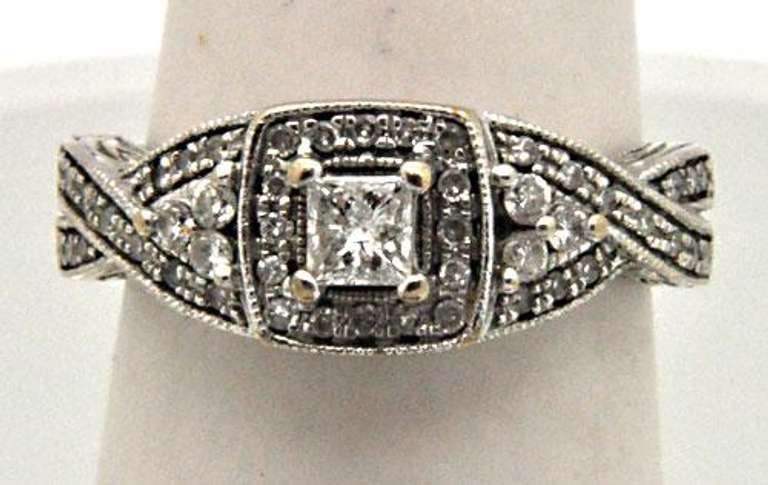 LADIES 14KT WHITE GOLD DIAMOND RING