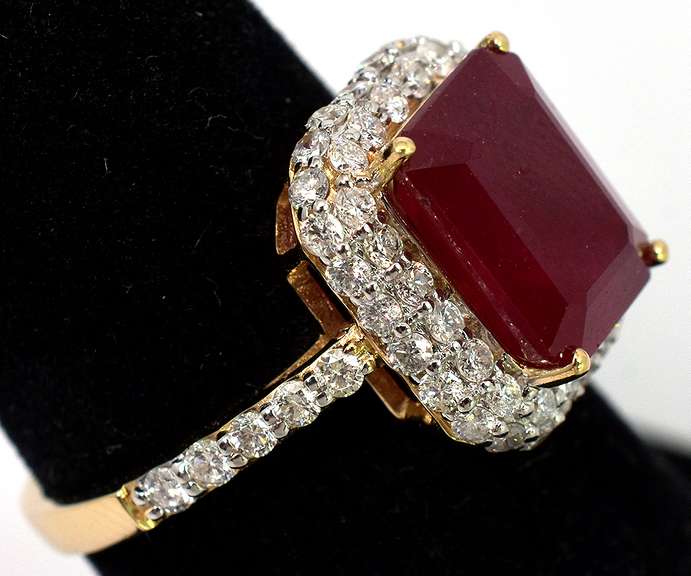 Wonderful 14KT YG Ruby & Diamond Ring
