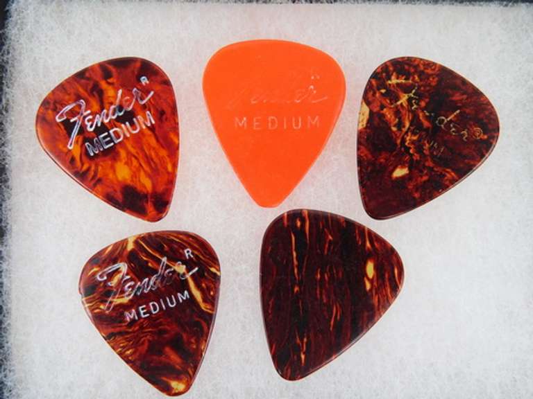 5 Vintage Fender Guitar Pics