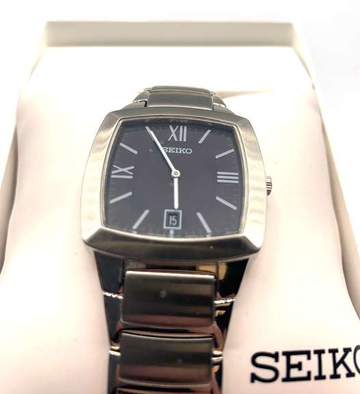 Seiko Black Dial Wristwatch