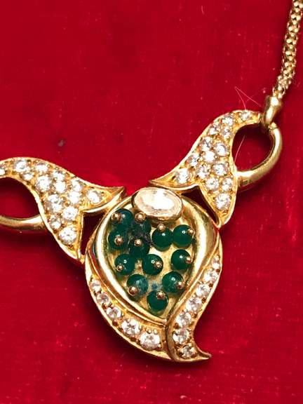 21K YELLOW GOLD DIAMOND AND GREEN JADE NECKLACE