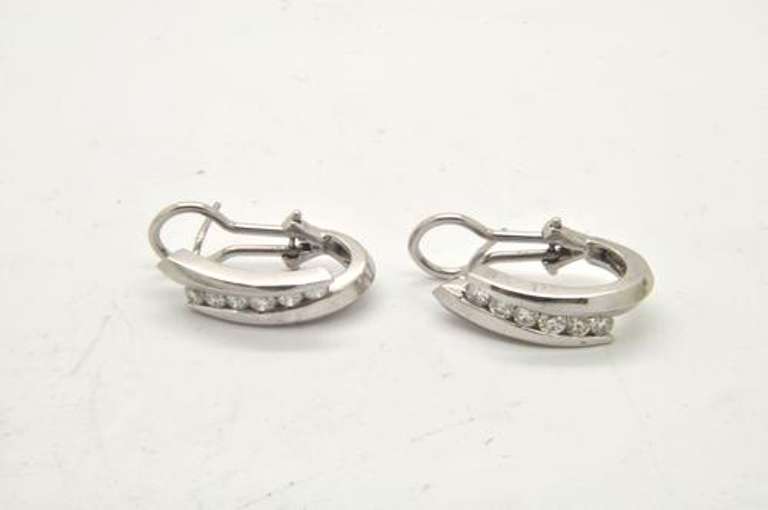 LADIES 14 KT WHITE GOLD DIAMOND EARRINGS