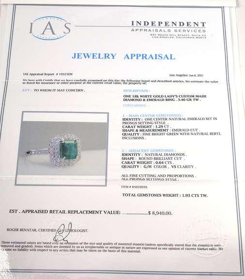 Amazing Emerald & Diamond Ring in 18KT