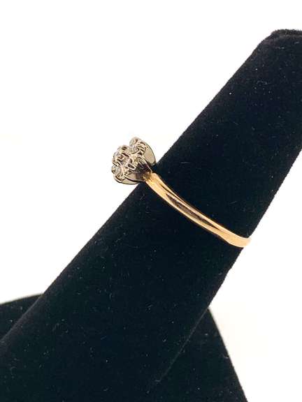 Pretty Diamond Cluster Ring
