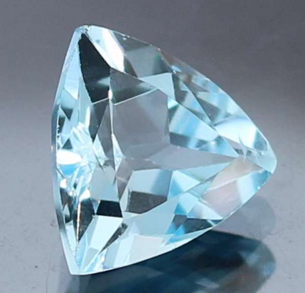 Brilliant! 5.47ct high fire trillion cut Topaz