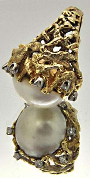 LADIES 14 KT GOLD MABE PEARL AND DIAMOND RING.