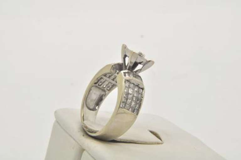 LADIES 14 KT WHITE GOLD DIAMOND RING