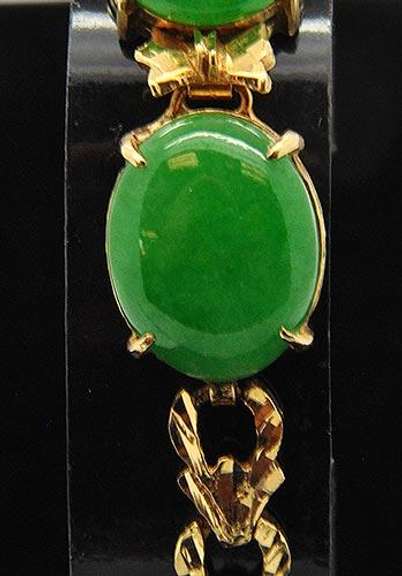 18kt Gold Jade Bracelet, 21.2 grams.