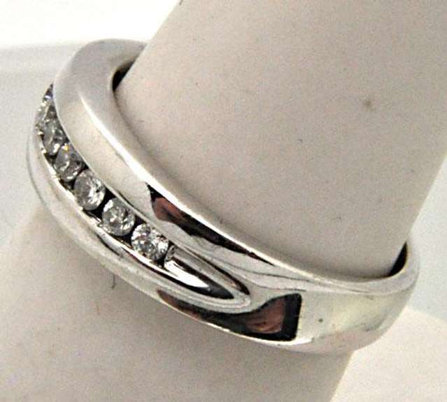 10K WHITE GOLD Gents Diamond Wedding Band
