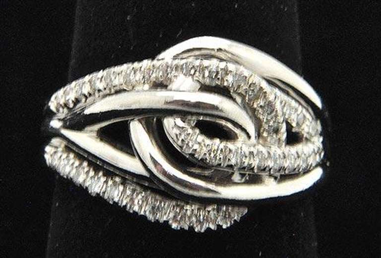 Elegant Ladies 14kt Gold Diamond Ring