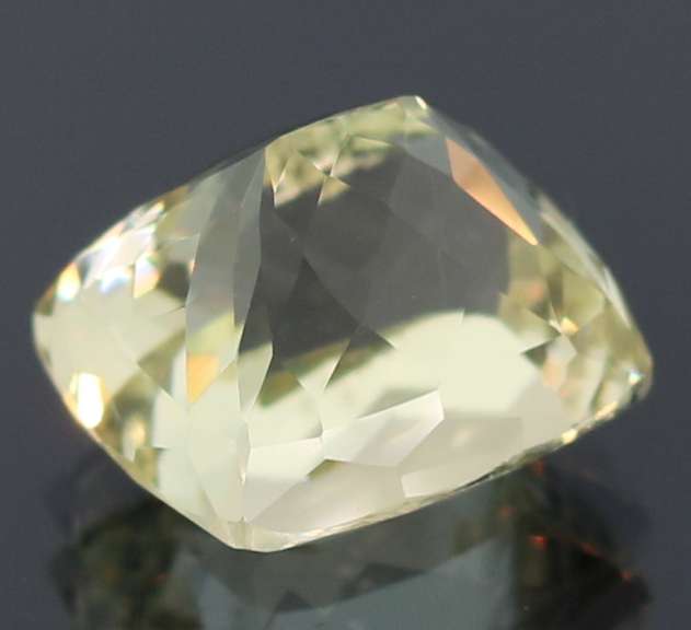 Remarkable 18.70ct high fire platinum blonde Kunzite