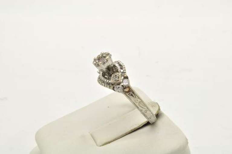 LADIES 14 KT WHITE GOLD DIAMOND RING