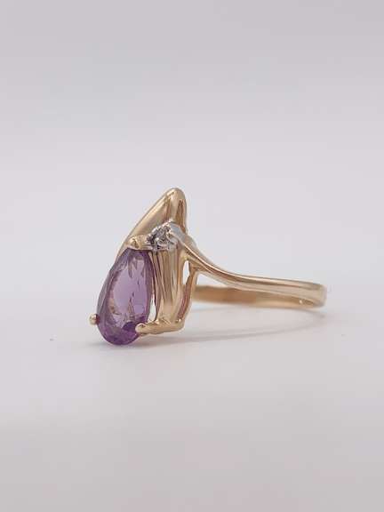 14kt Yellow Gold, Amethyst & Diamond Ring