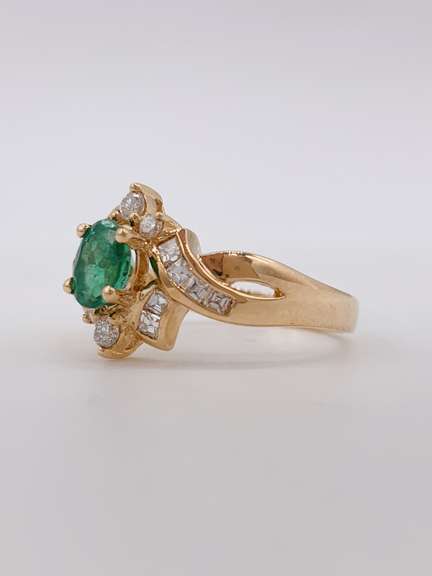 18kt Yellow Gold Emerald & Diamond Cocktail Ring