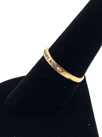 Nice 10kt Yellow Gold Diamond Band