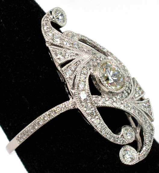 Glistening 0.83CTW Free Form Diamond Ring in Platinum