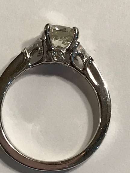 Ladies 18k white gold and diamond engagement ring. 1.55 carat in total weight