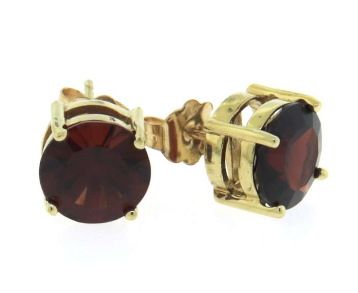 Simple Yellow Gold Garnet Stud Earrings