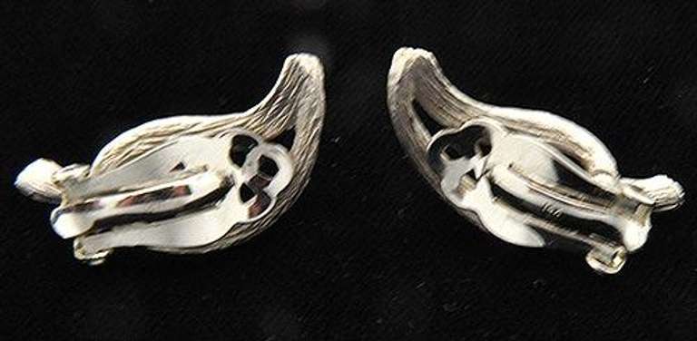 Attractive Vintage 14kt Gold Pearl Leaf Motif Earrings