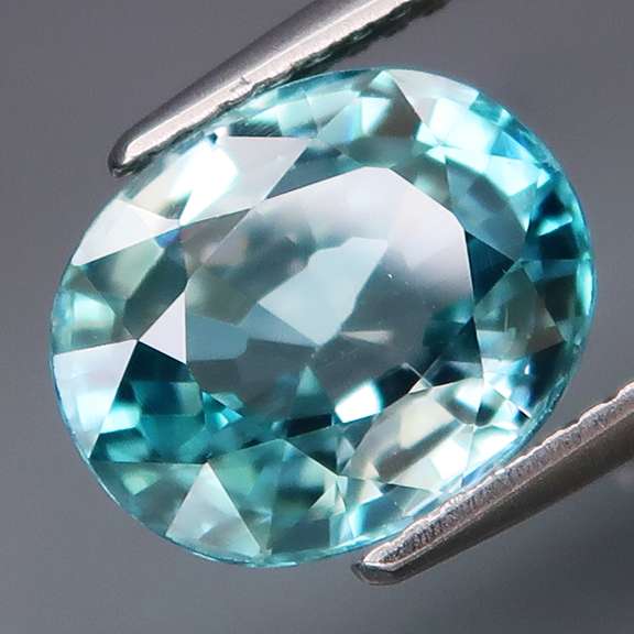 Brilliant! 5.24ct diamond luster blue Zircon