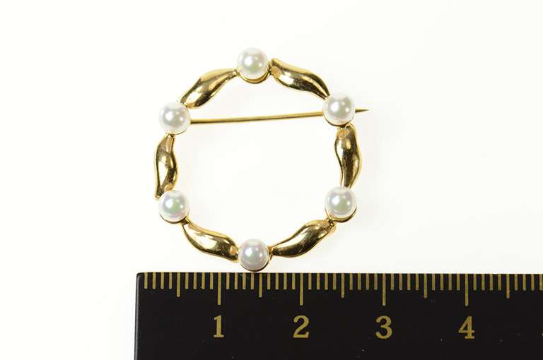 14K Yellow Gold Pearl Scalloped Round Statement Pendant