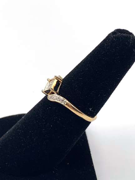 10kt Yellow Gold Round Diamond Cluster Ring