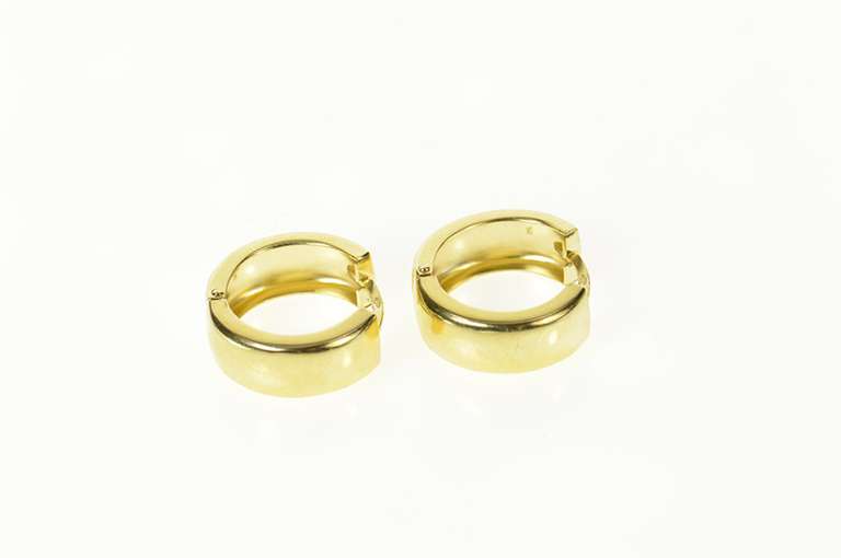 14K Yellow Gold 15.8mm Classic Squared Simple Hoop Earrings