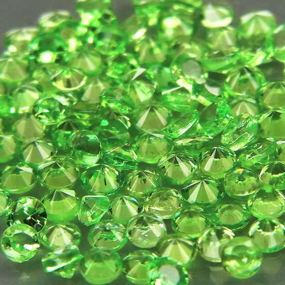 Very rare 3.89ct untreated apple green Tsavorite set