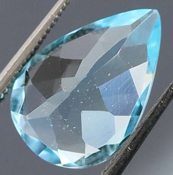 Sparkling 5.56ct brilliant blue pear cut Topaz