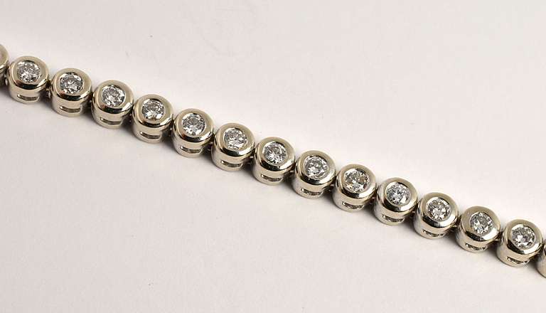 Flashy White Gold Diamond Tennis Bracelet