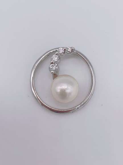 14kt Gold, Diamond & Pearl Pendant