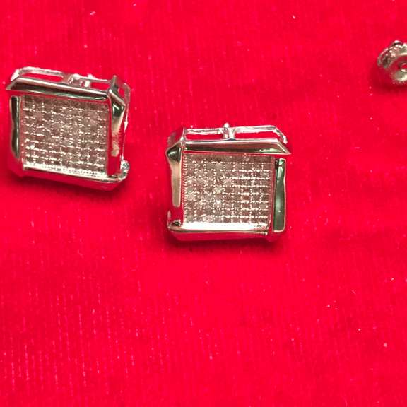 10K WHITE GOLD DIAMOND STUDS