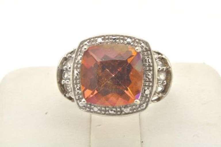 ELEGANT 14KT WHITE GOLD LADIES RING WITH TOPAZ