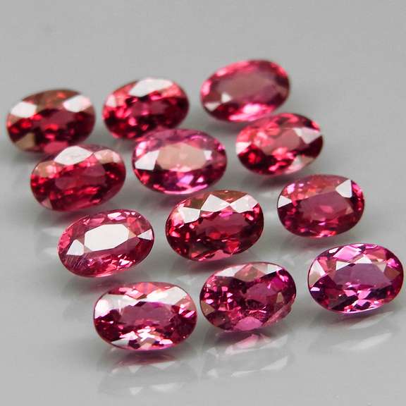 Amazing 8.37ct oval cut violet pink Garnet set