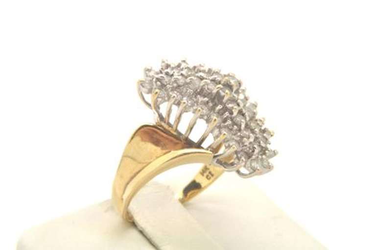 LADIES 14KT YELLOW GOLD DIAMOND CLUSTER COCKTAIL RING
