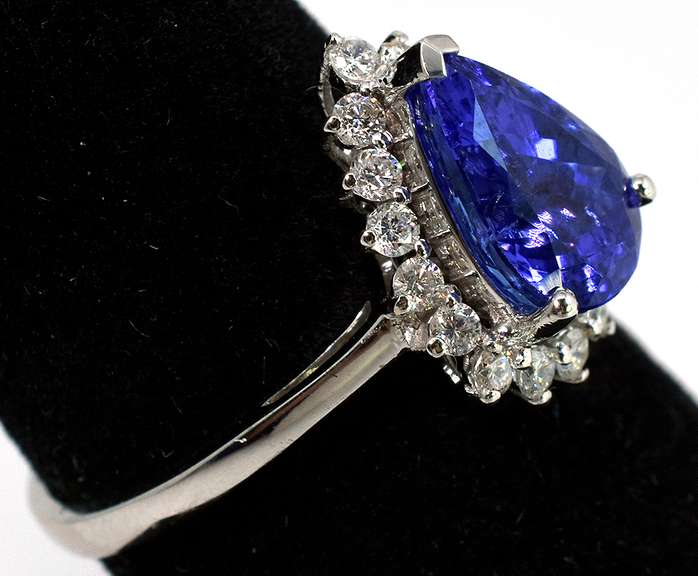 Shimmering 2.31CT Tanzanite & Diamond Ring in 18KT White Gold