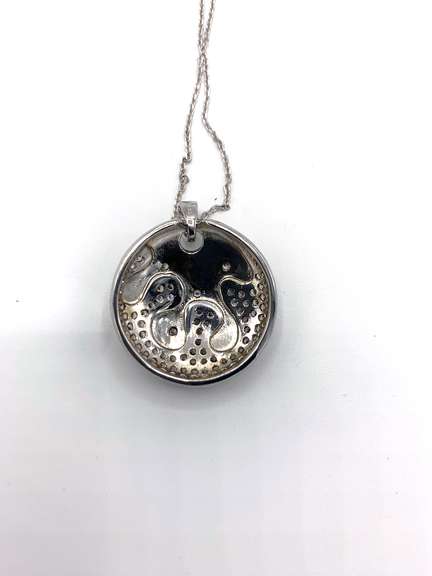 Very Fun Floral pendant Necklace with White Gemstones