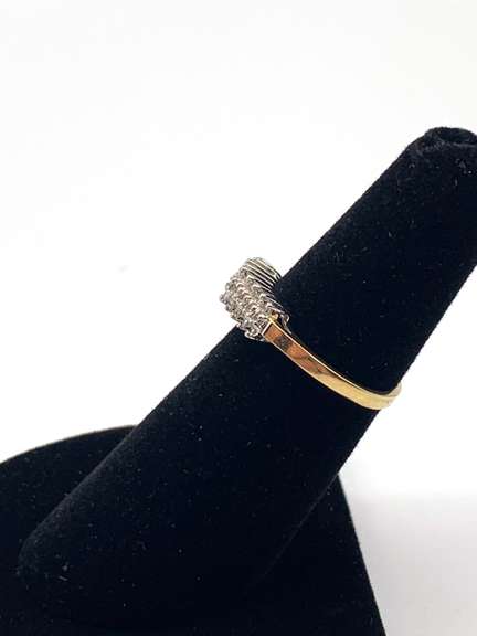 Pretty Round Diamond Ring in 10kt Two Tone Gold