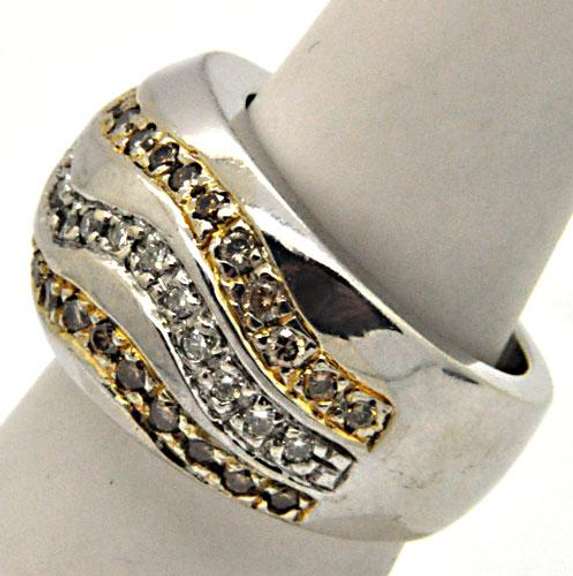 LADIES 14KT WHITE GOLD DIAMOND BAND.
