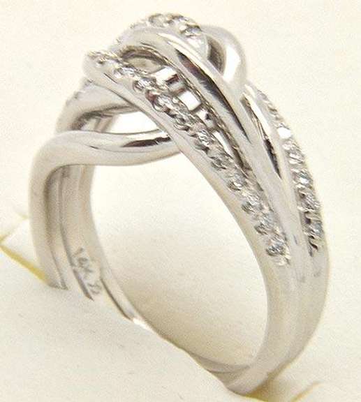 Elegant Ladies 14kt Gold Diamond Ring