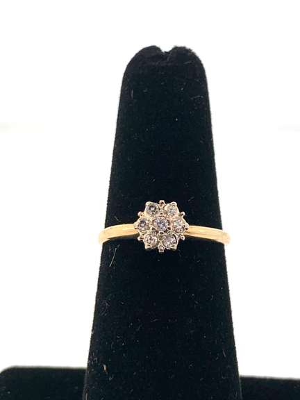 Pretty Diamond Cluster Ring