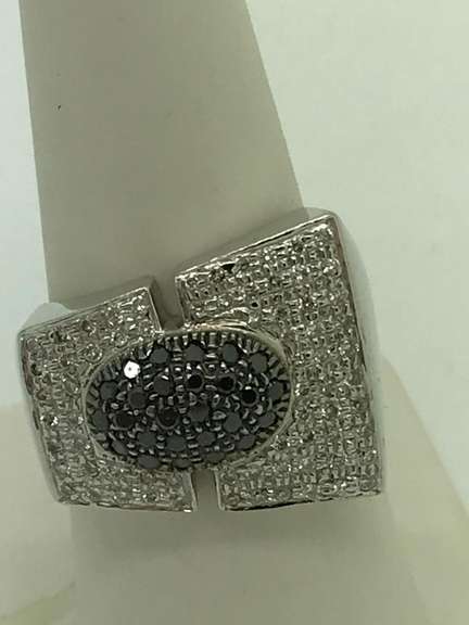 14k white gold ladies diamond ring.