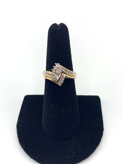 Nice 10kt Yellow Gold Diamond Cluster Ring Set
