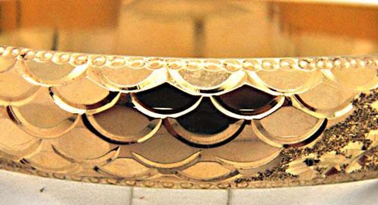 LADIES 18K ROSE GOLD BANGLE BRACELET.