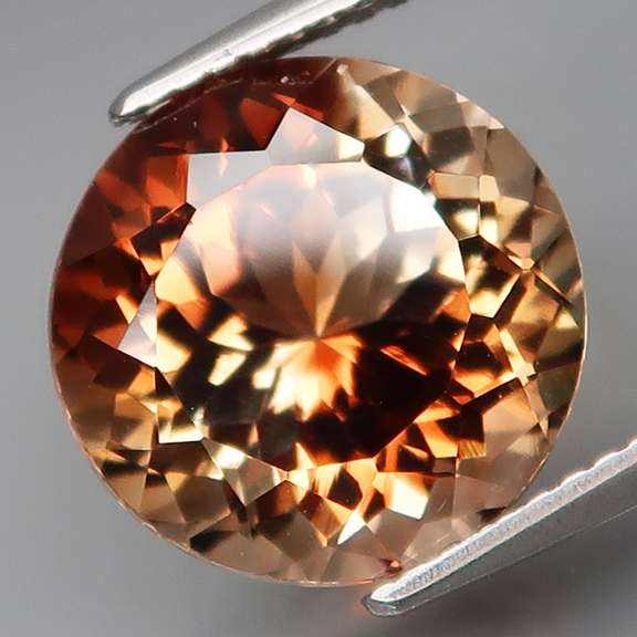 Outstanding 8.36ct bi-color Brazilian Topaz solitaire