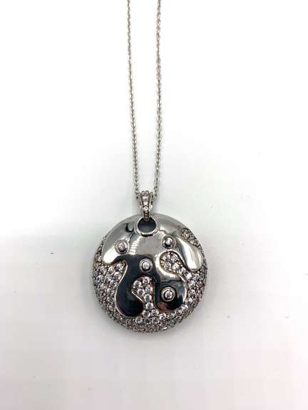 Very Fun Floral pendant Necklace with White Gemstones