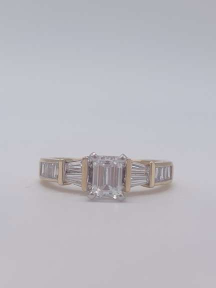 Beautiful 14kt Solid White Gold Diamond Engagement Ring
