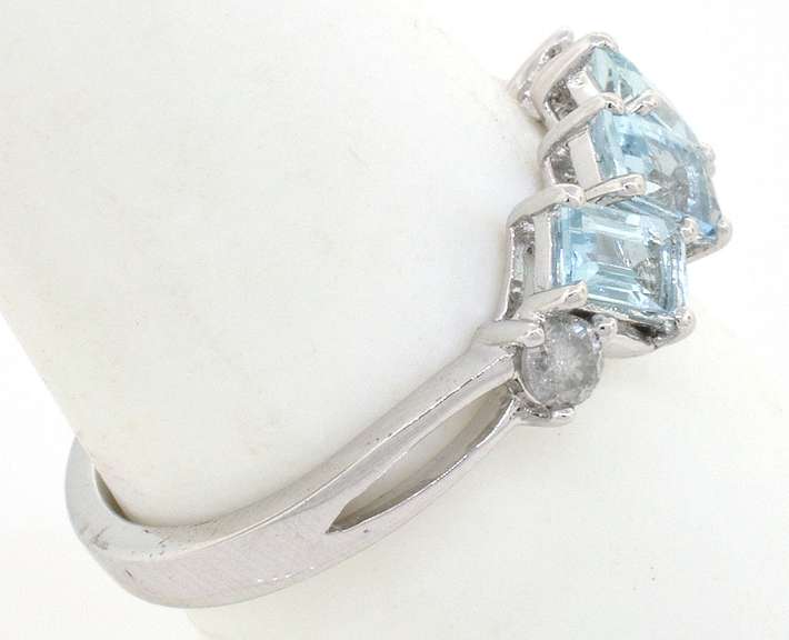 Sparkling Aquamarine & Diamond Ring in Sterling Silver