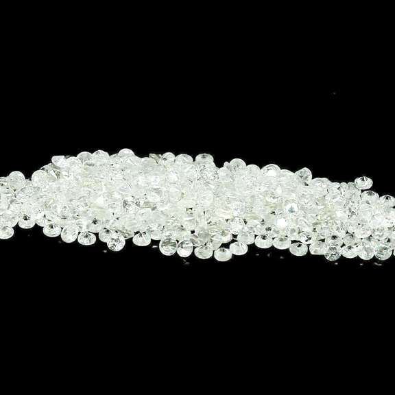 Outstanding 8.30ct diamond white Zircon set